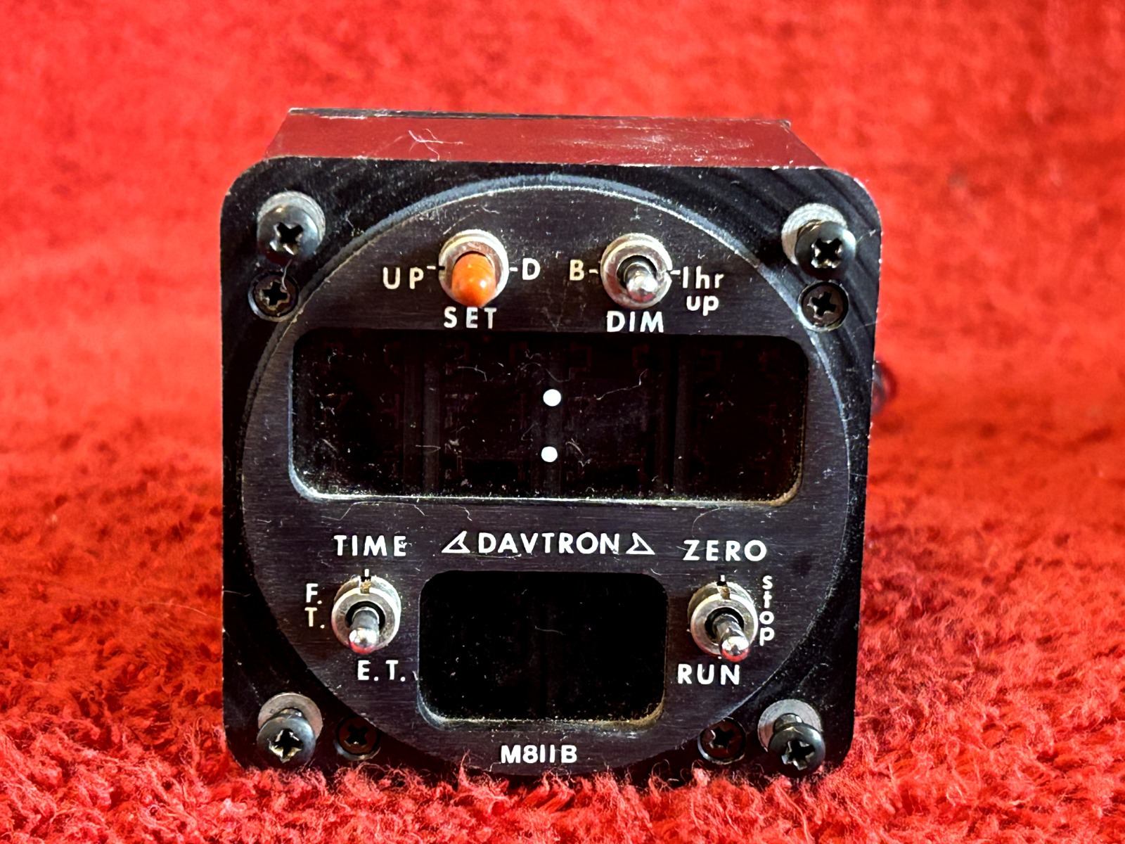 DAVTRON M811B 14 VOLT DIGITAL CLOCK CHRONOMETER