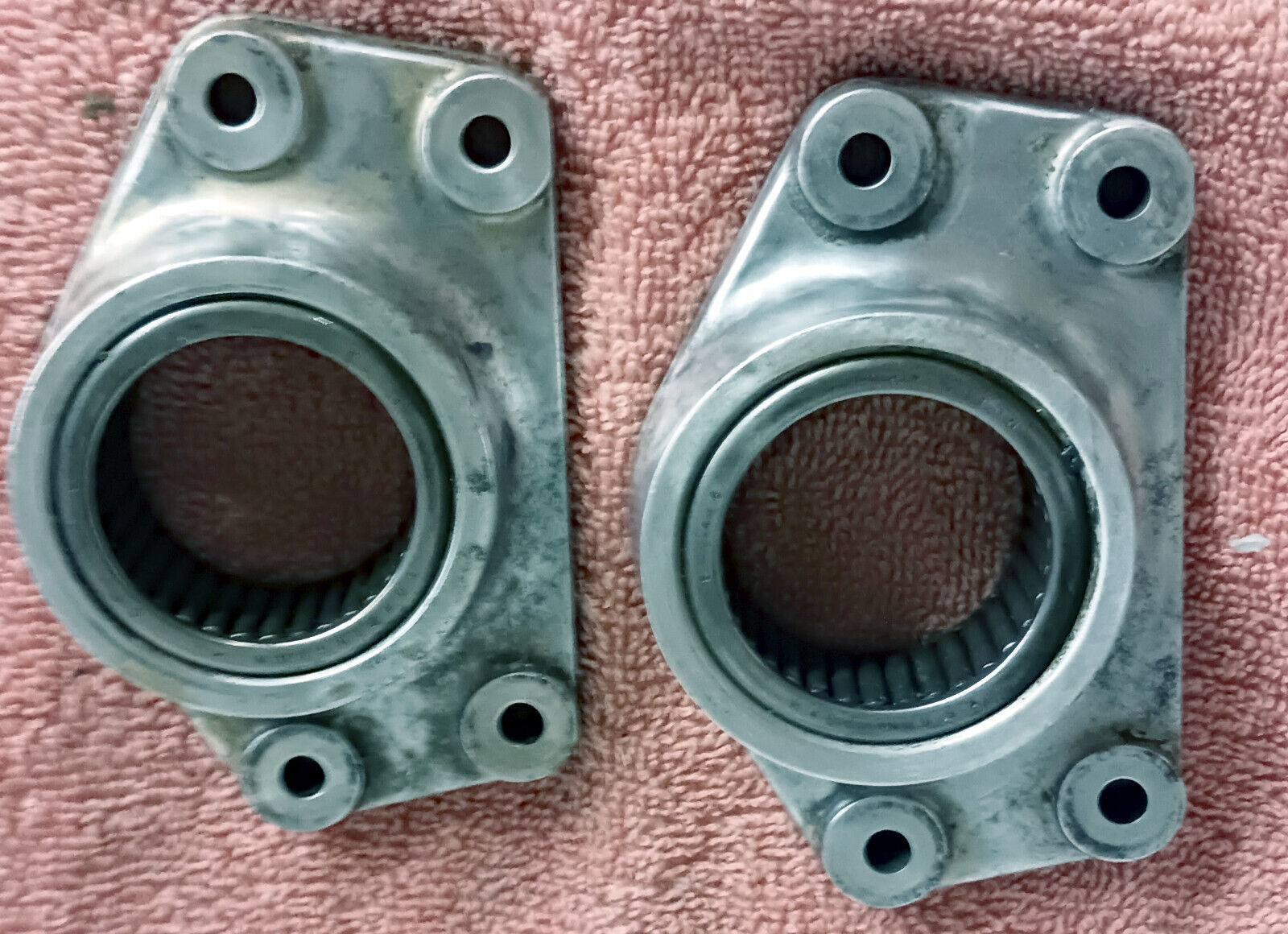 Two (2) Cessna 310 T310Q 402 Nose Gear Retainer Bearing PN 0842007-2 0842007