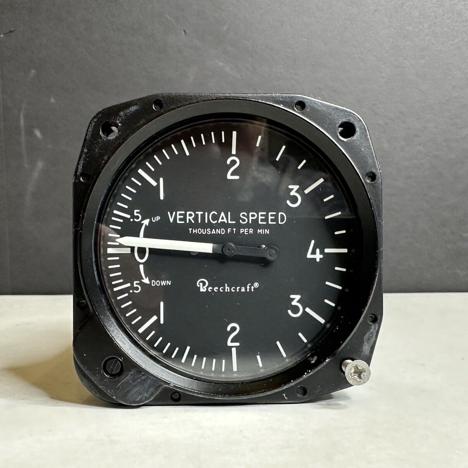 United Instruments 7040 Vertical Speed Indicator Beechcraft 50-384073
