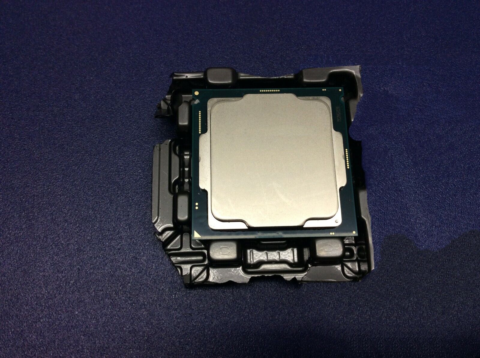Intel Core I7 9700 3 00ghz E Sample 8 Cores 12mb Revision Qrnh Uhd Graphic 630 For Sale Simhq Com
